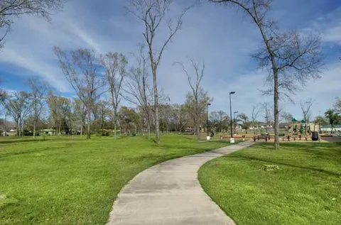 Park Shadows - Photo 29 of 40