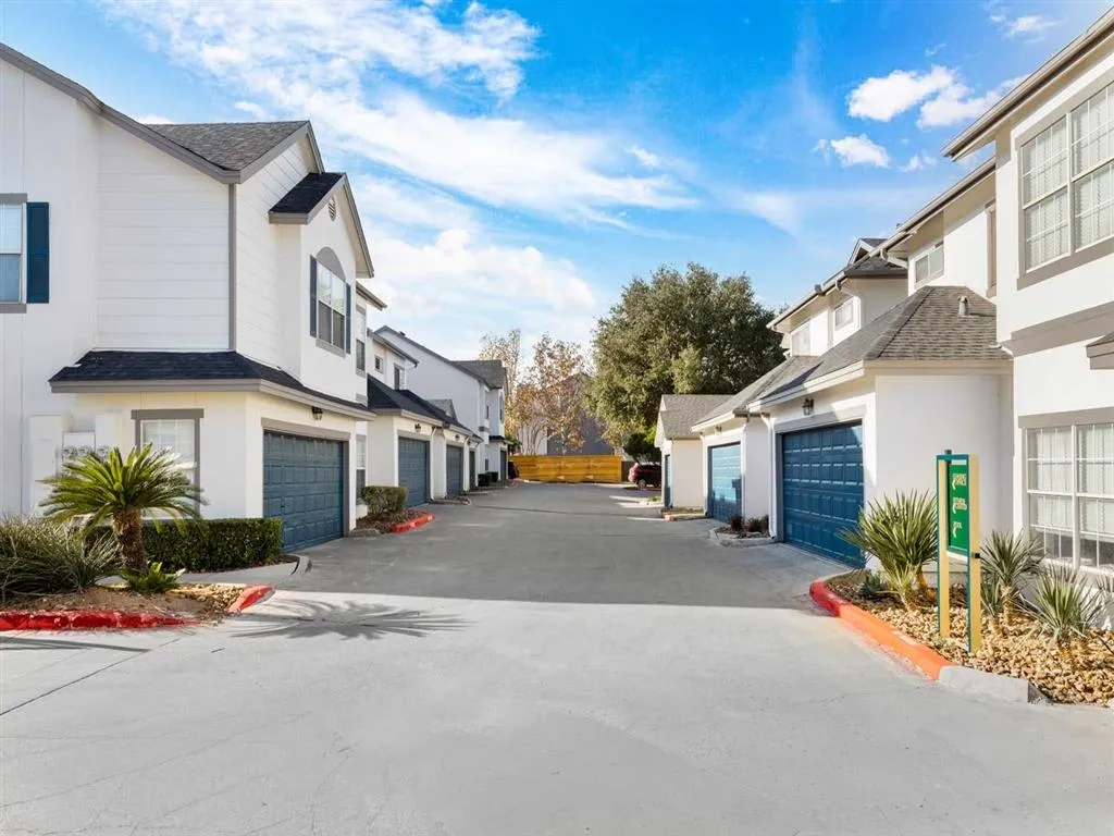 Castle Hills Townhomes - Photo 27 of 55