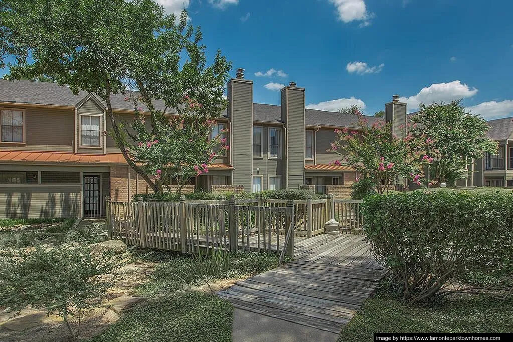 Lamonte Park Townhomes - Photo 13 of 33