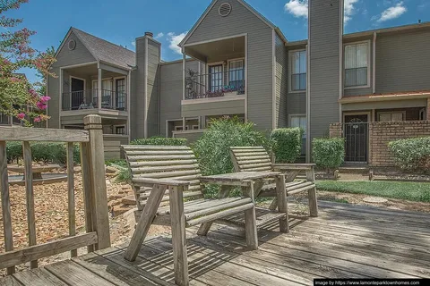 Lamonte Park Townhomes - Photo 14 of 33