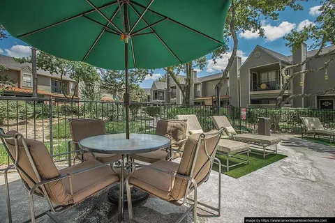 Lamonte Park Townhomes - Photo 15 of 33