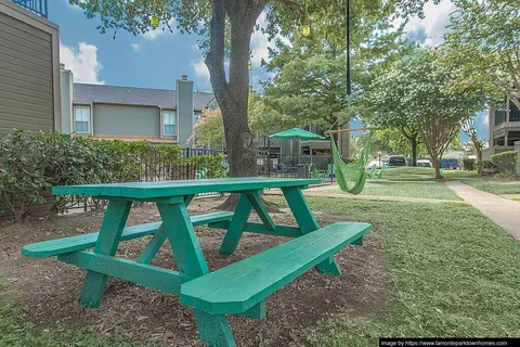 Lamonte Park Townhomes - Photo 21 of 33