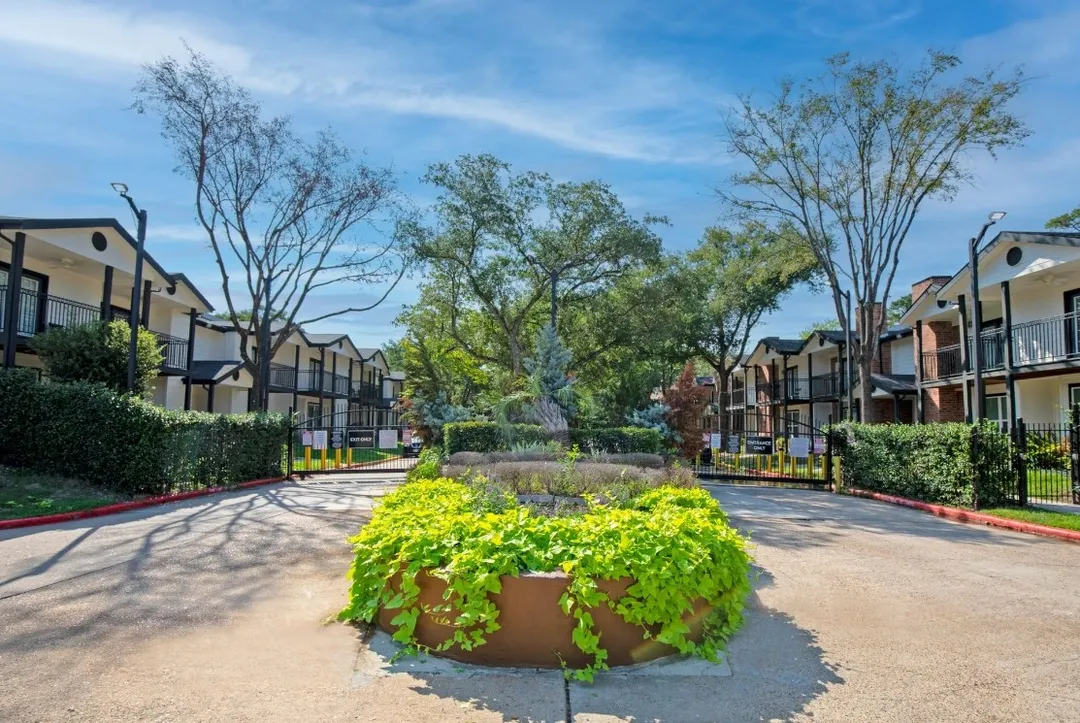 Roundhill Townhomes  - Photo 18 of 40