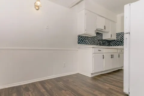 Apex Apartments - Photo 4 of 7