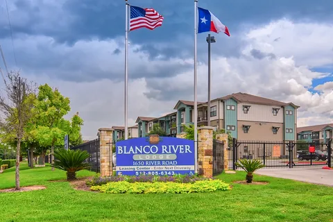 Blanco River Lodge - Photo 16 of 36