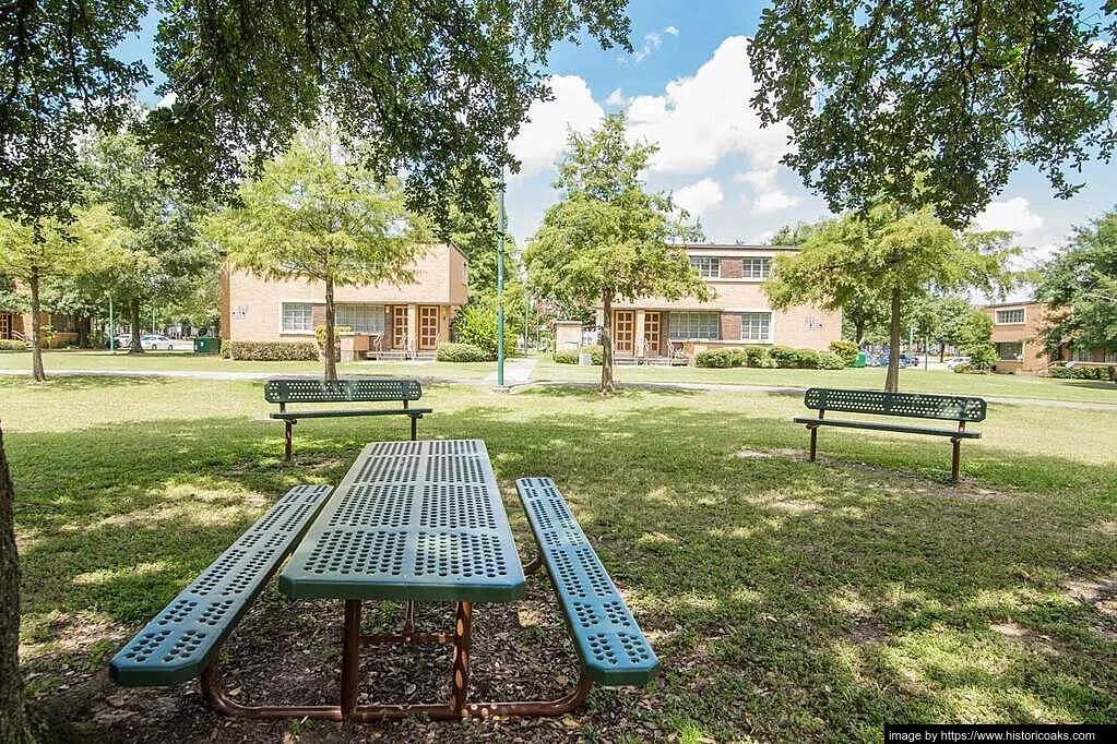 Historic Oaks of Allen Parkway - Photo 3 of 8