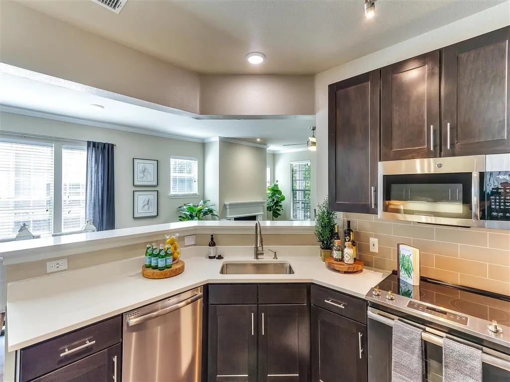 Caruth Premier Townhome Apartments - 20