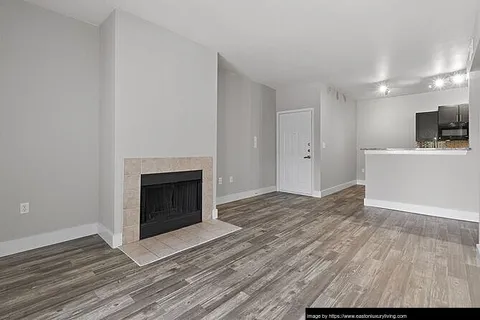 Easton Luxury Living - Photo 6 of 33