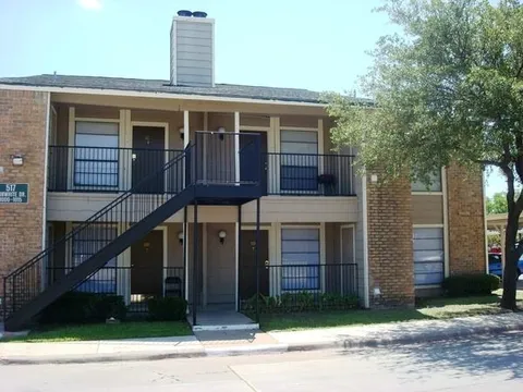 500 Flats - Photo 19 of 31