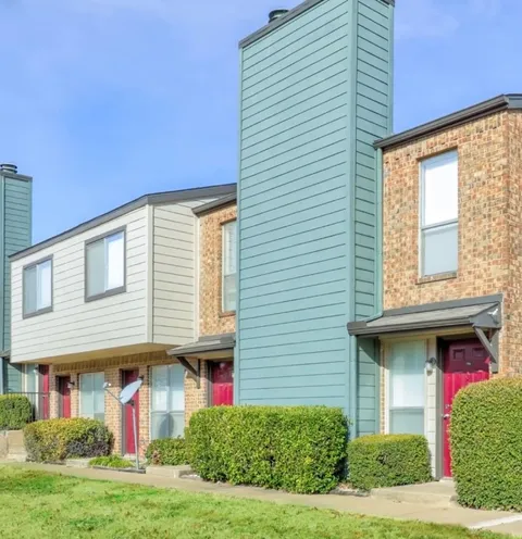 Parkwood Plaza Townhomes - Photo 12 of 23