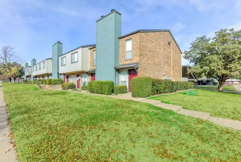 Parkwood Plaza Townhomes - Photo 11 of 23