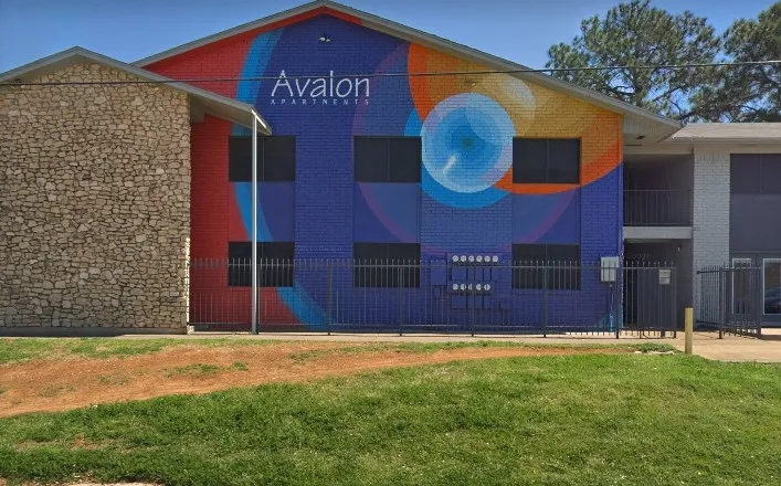Avalon - Photo 26 of 39