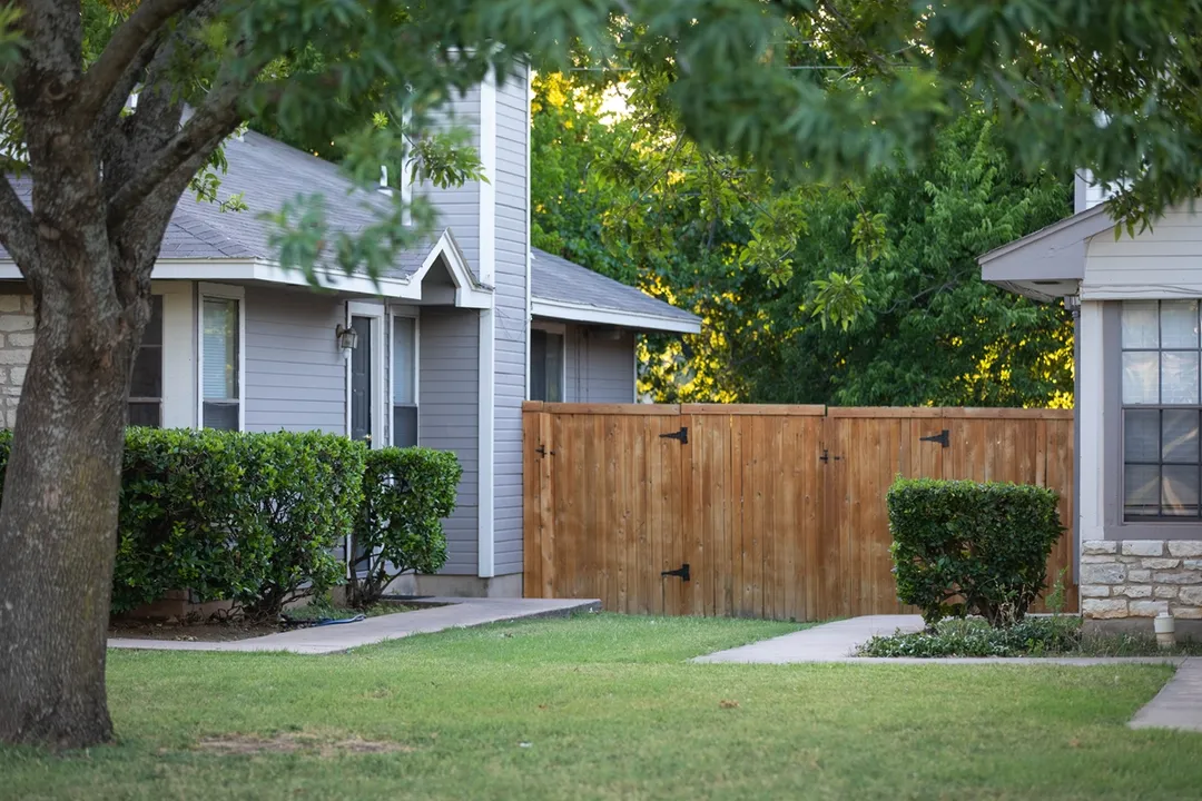 Rock Spring Duplexes - Photo 17 of 32