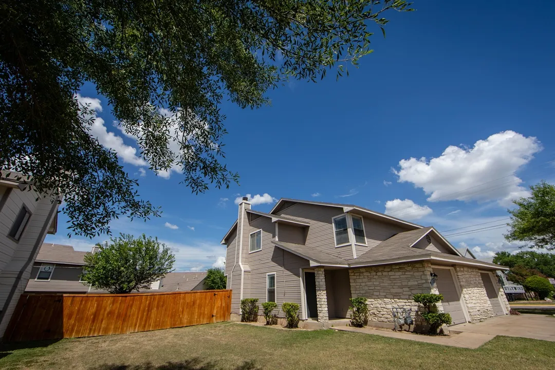 Rock Spring Duplexes - Photo 21 of 32