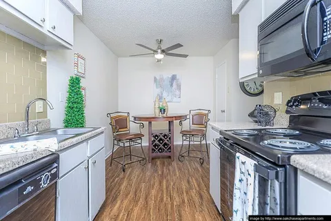 Oak Chase Apartment Homes  - Photo 4 of 5