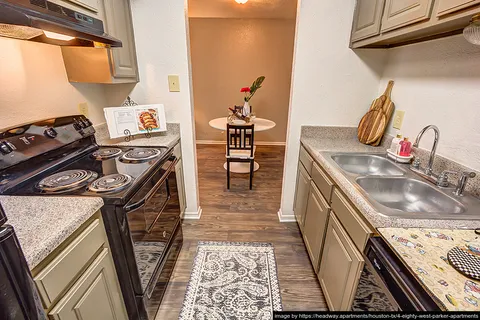 4 Eighty West Parker - Photo 2 of 28