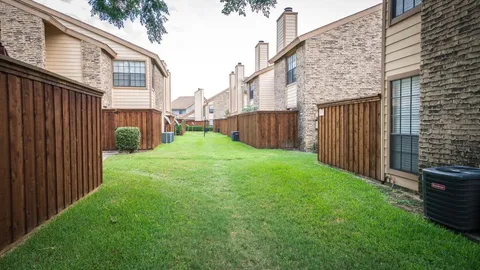 Huntington Cove Townhomes - Photo 16 of 53