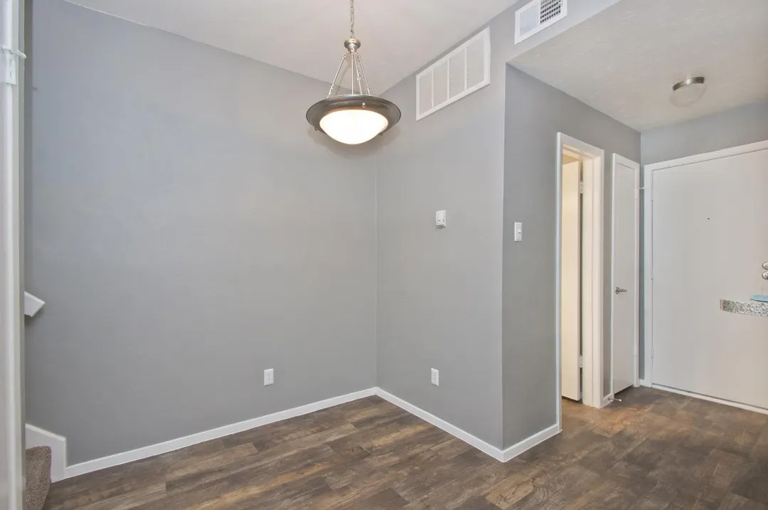 Woodbridge Townhomes - Photo 23 of 35