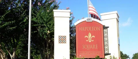 Napoleon Square - 14