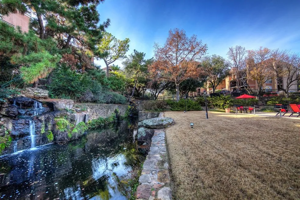 Las Colinas Heights - Photo 21 of 39