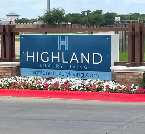 Highland Luxury Living - Photo 17 of 31