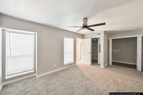 Maverick Oak Lawn - Photo 32 of 95