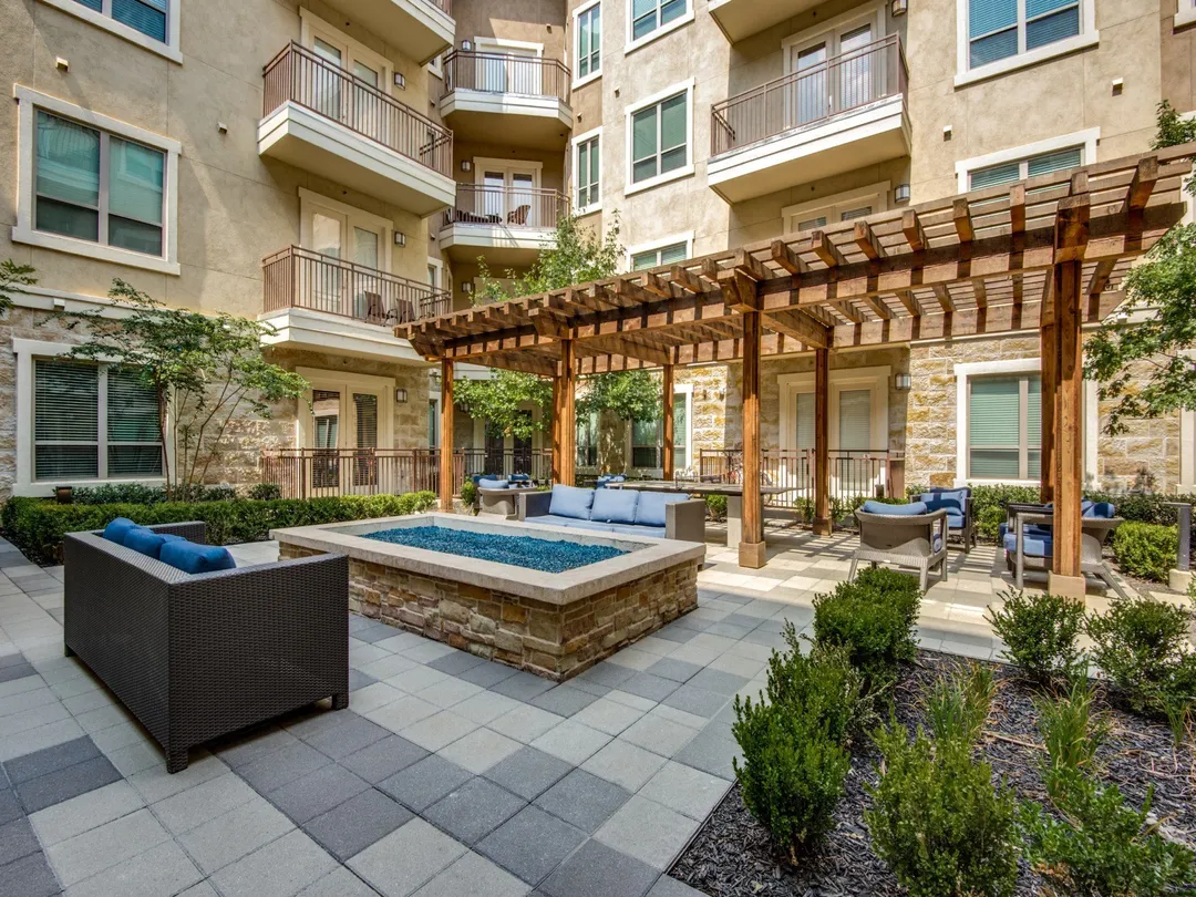 Fountain Pointe at Las Colinas - Photo 4 of 76