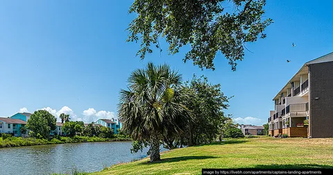 Captain's Landing - Photo 12 of 58