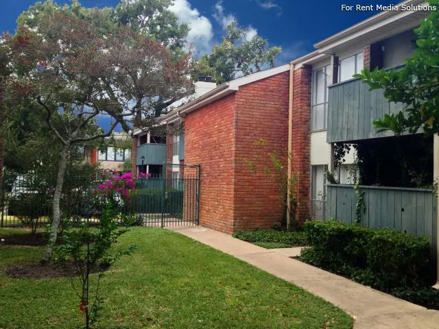 Crossview Court - Photo 12 of 24