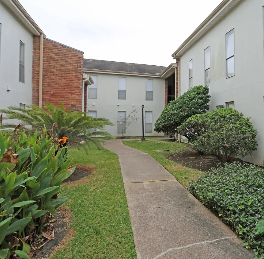 Crossview Court - Photo 13 of 24