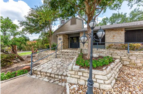 Landmark at Barton Creek - Photo 17 of 46