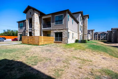 Alvista Round Rock - Photo 4 of 36