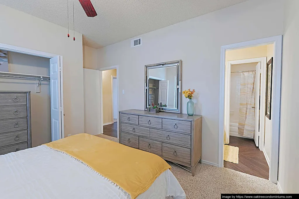 Oak Tree Condos - Photo 18 of 111