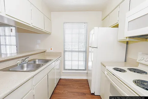 Oak Tree Condos - Photo 26 of 111