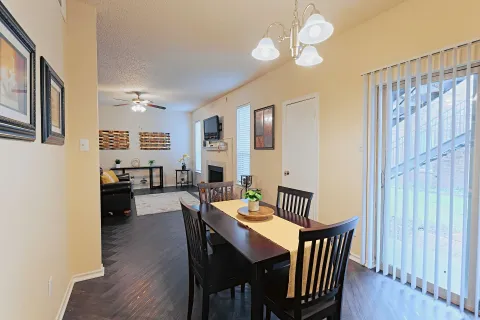 Oak Tree Condos - Photo 4 of 5