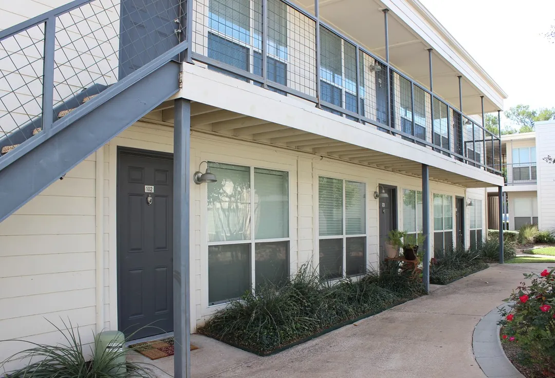 Carillon House - Photo 13 of 25