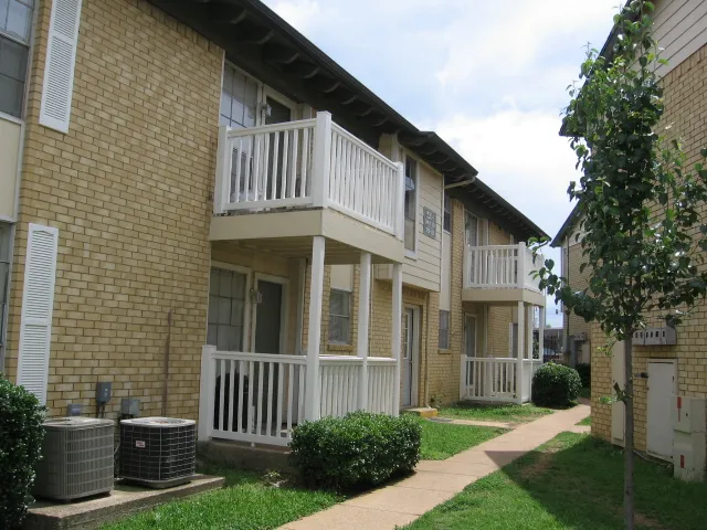 Flats at Brentwood - 6