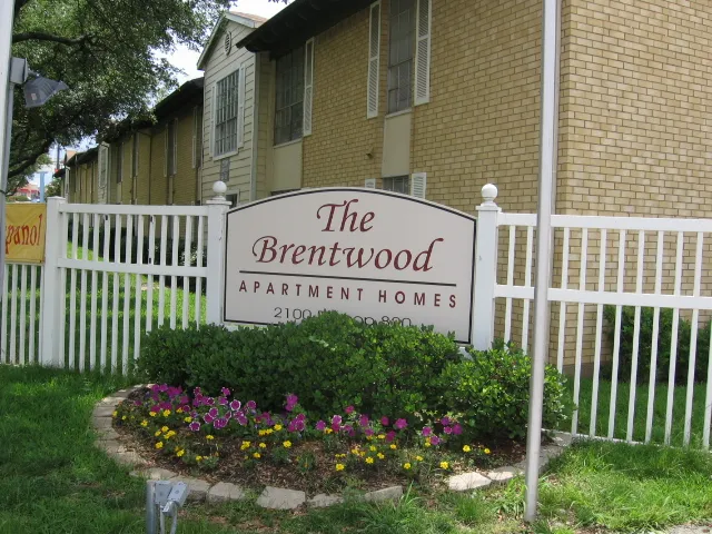 Flats at Brentwood - 16