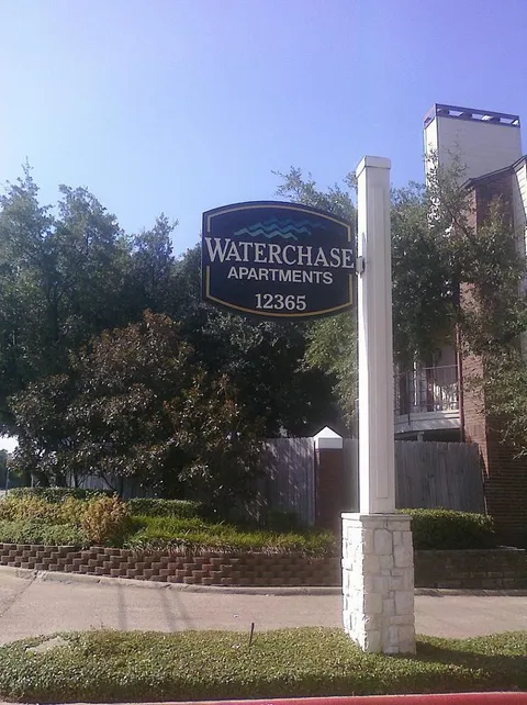 Waterchase - Photo