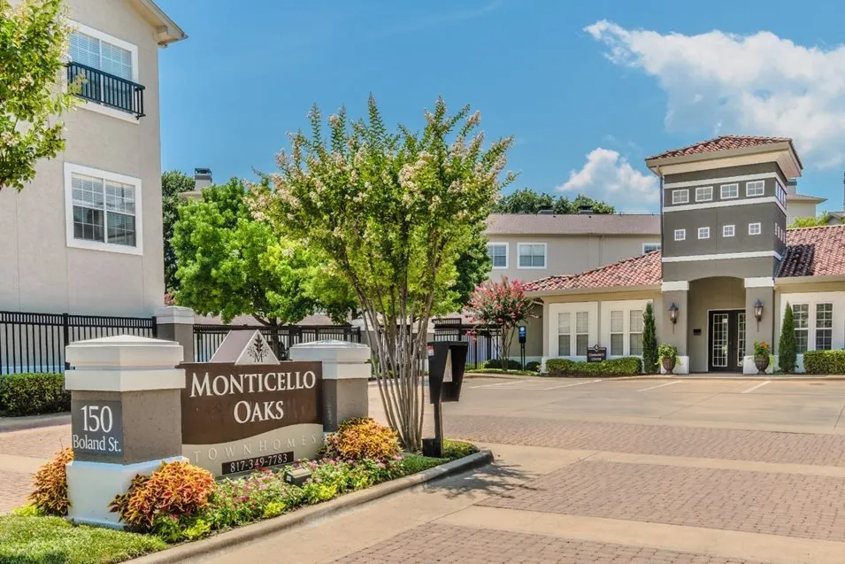 Monticello Oaks Townhomes - Photo 20 of 33