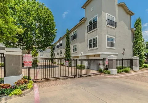 Monticello Oaks Townhomes - Photo 21 of 33