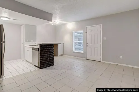 935 Byrne Street - Photo 1 of 17