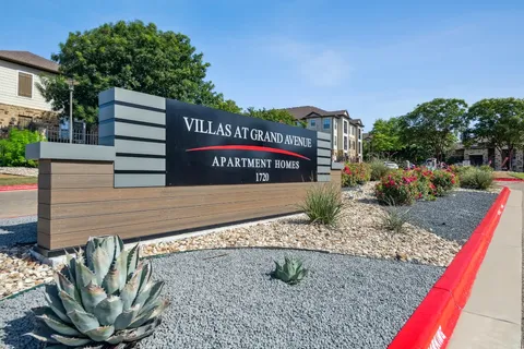 Villas at Grand Avenue - Photo 14 of 32