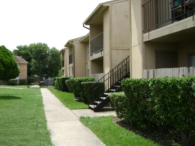 Imperial Oaks Apartments - 0