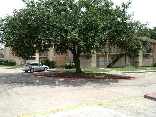 Imperial Oaks Apartments - 12