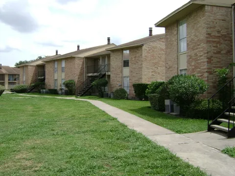 Imperial Oaks Apartments - 11