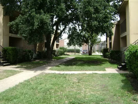 Imperial Oaks Apartments - 3