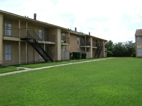 Imperial Oaks Apartments - 4
