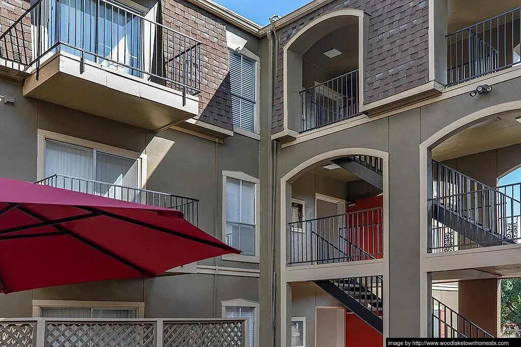 Woodlake Townhomes - Photo 11 of 34