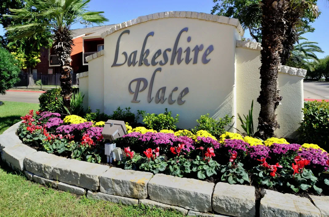 Lakeshire Place - 8
